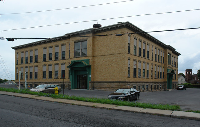 The Prospect School in Solvay, NY - Foto de edificio - Building Photo