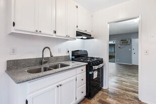 1215 N McCadden Pl in Los Angeles, CA - Building Photo