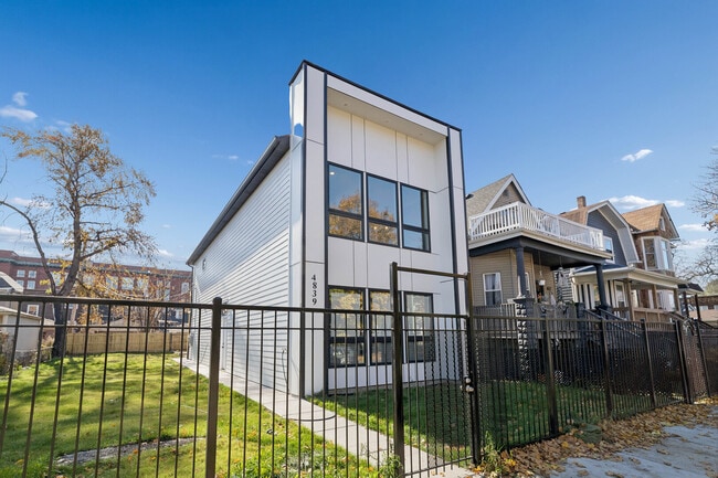 4839 W Huron St in Chicago, IL - Building Photo - Building Photo