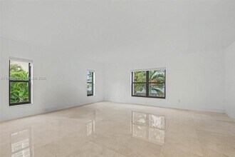 2000 Brickell Ave in Miami, FL - Building Photo - Building Photo