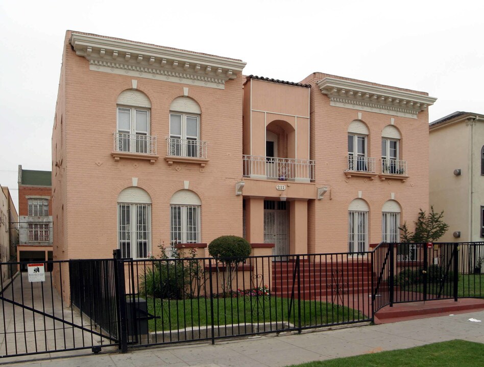 211 S Berendo St in Los Angeles, CA - Building Photo