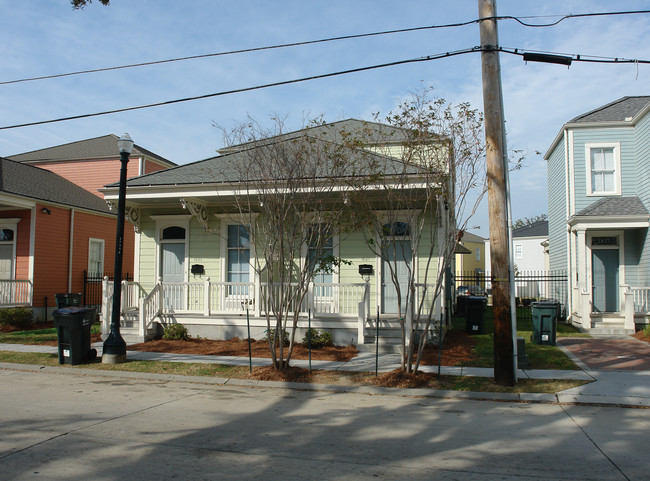 1823 Annunciation St in New Orleans, LA - Building Photo - Building Photo