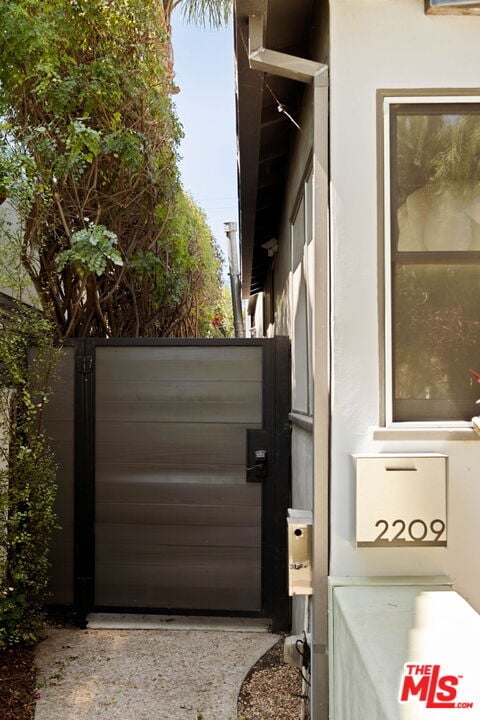 2209 Louella Ave in Los Angeles, CA - Building Photo - Building Photo