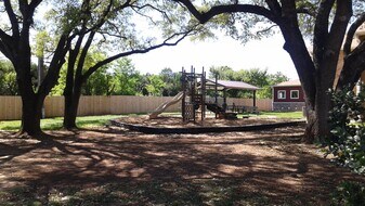 202 Royal Dr, Unit 120 in Georgetown, TX - Building Photo