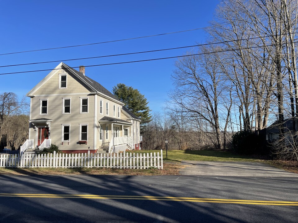 20 Old Pine Hill Rd, Unit A in Berwick, ME - Foto de edificio