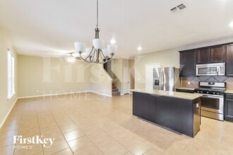 12831 Limestone Way in San Antonio, TX - Foto de edificio - Building Photo