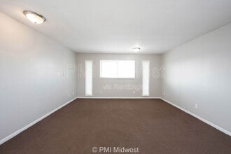 7046 US-36 in Avon, IN - Foto de edificio - Building Photo