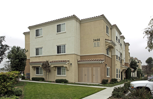 Beyer Courtyard Apartments in San Diego, CA - Building Photo - Building Photo