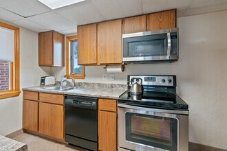 802 Dunster St in Pittsburgh, PA - Foto de edificio - Building Photo