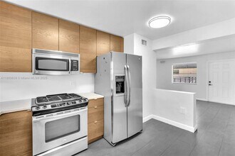 3265 Virginia St in Miami, FL - Building Photo - Building Photo