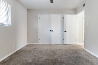 Tuscany Square Apartments in Arlington, TX - Foto de edificio - Building Photo