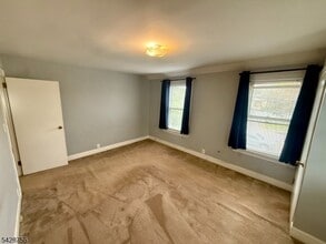 23 E Hanover Ave in Morris Plains, NJ - Building Photo - Building Photo