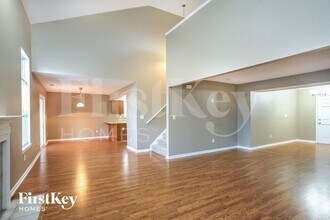 6098 Green Glade Dr in Whitestown, IN - Foto de edificio - Building Photo
