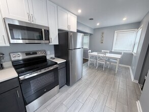 1366 Baychester Ave in Norfolk, VA - Building Photo - Building Photo