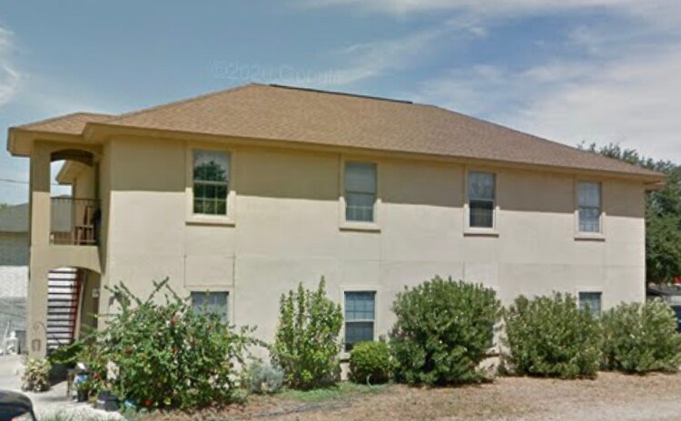 1920 Frees St in Laredo, TX - Building Photo