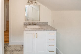 84 Orchard St in Greenwich, CT - Building Photo - Building Photo