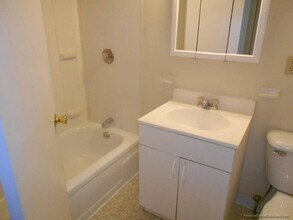 740 Central St in Leominster, MA - Foto de edificio - Building Photo