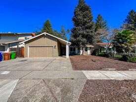 4412 Moffitt Dr in Napa, CA - Building Photo