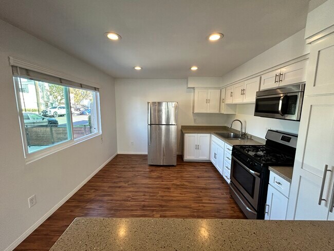 1601 Alabama St, Unit A in Huntington Beach, CA - Building Photo - Building Photo