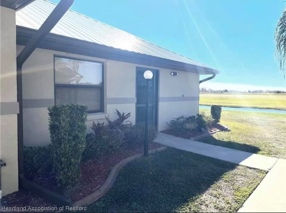 1904 Villaway E in Sebring, FL - Building Photo