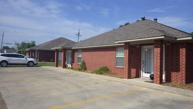 North Edwards Heights Apartments in Mount Pleasant, TX - Foto de edificio - Building Photo