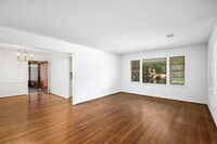 2602 Oakdale St photo'