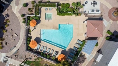 Paseo 51 in Glendale, AZ - Foto de edificio - Building Photo