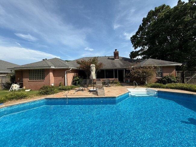 property at 4444 Southminster Cir