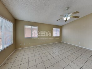 9050 E Glenmont Dr in Tucson, AZ - Foto de edificio - Building Photo