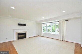 6509 Divine St in McLean, VA - Building Photo - Building Photo
