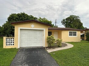 3513 NW 33rd St in Lauderdale Lakes, FL - Building Photo - Building Photo