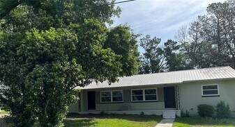 1639-1643 NE 16th Ave in Ocala, FL - Building Photo