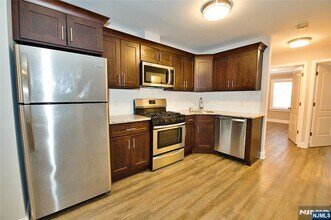 116 Maple Ave, Unit 4 in Montclair, NJ - Foto de edificio - Building Photo