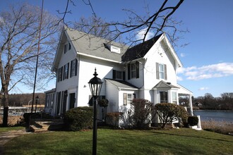 60 Pond St in Milford, CT - Building Photo - Building Photo