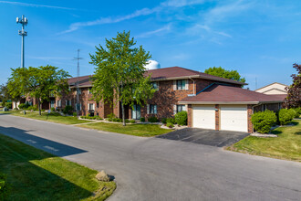 Westchester Apartments in Kenosha, WI - Foto de edificio - Building Photo