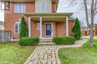 5218 Garland Crescent in Burlington, ON - Building Photo - Building Photo