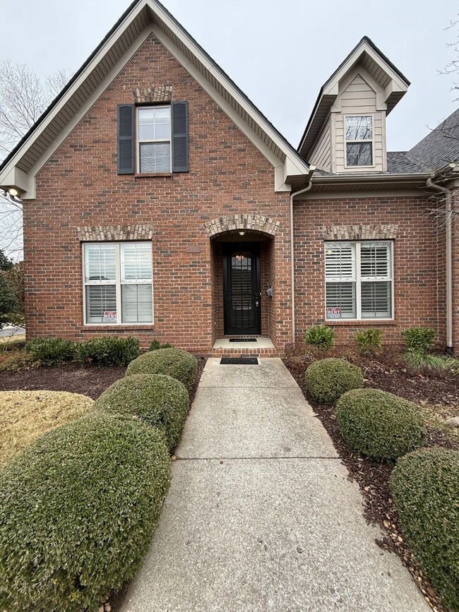 1116 E Cavaletti Cir