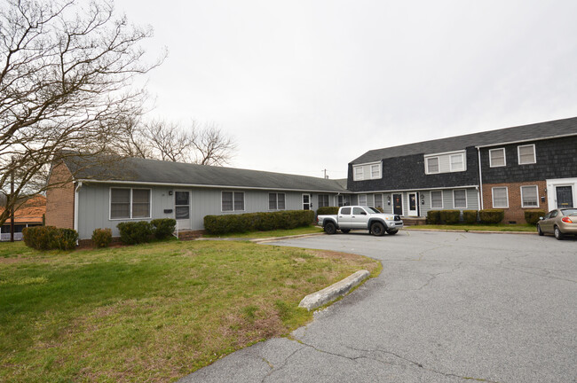 14 Forsyth St in Thomasville, NC - Building Photo - Building Photo