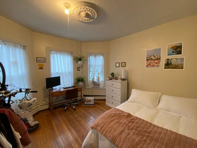 78 Hillside St, Unit 2