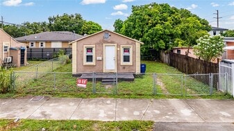 5714 NW 21st Ave in Miami, FL - Building Photo