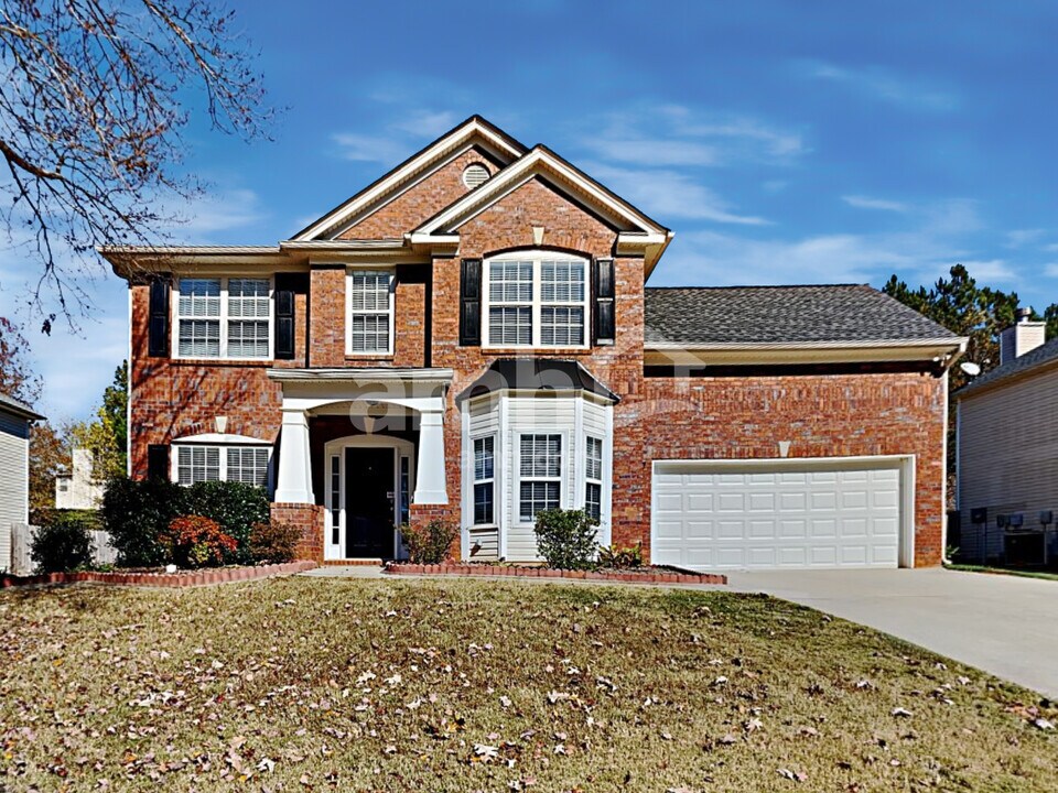 423 Hever Castle Way in Dacula, GA - Building Photo