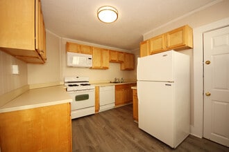 62 Bedford St, Unit 1 in Waltham, MA - Building Photo - Building Photo