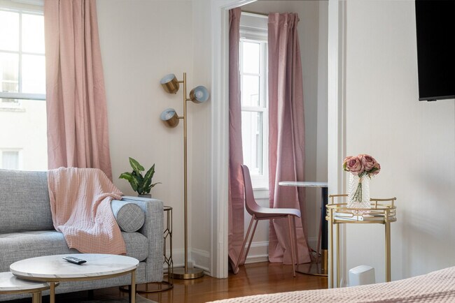 2015 NW Flanders St in Portland, OR - Building Photo - Building Photo