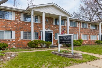 DES ARBOLES in Florissant, MO - Building Photo - Building Photo