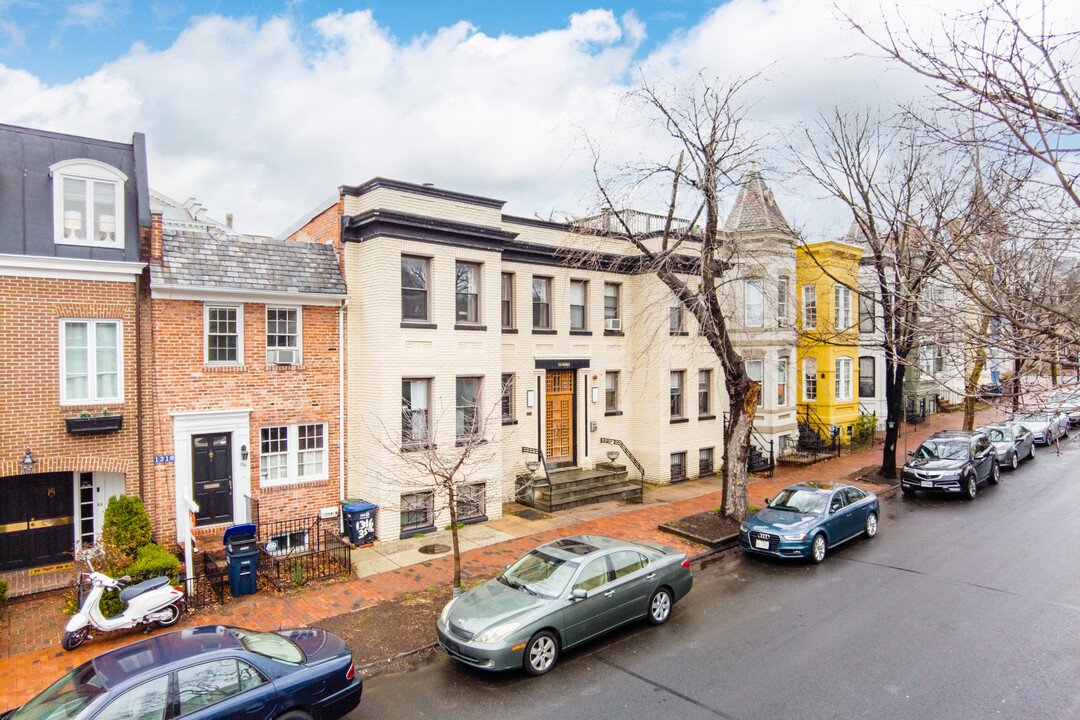 1318 35th St NW in Washington, DC - Foto de edificio