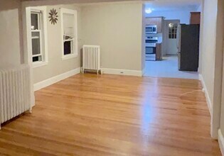 128 Lawrence St in Medford, MA - Building Photo - Building Photo