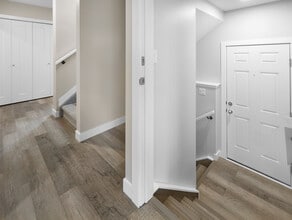 1378 Erker Cres NW in Edmonton, AB - Building Photo - Building Photo
