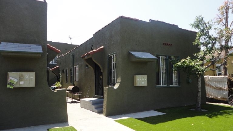 2614 S Cochran Ave in Los Angeles, CA - Building Photo