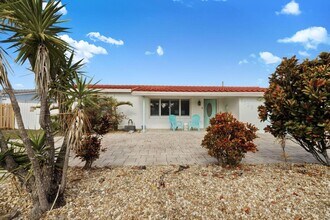 1123 SE 2nd Ave in Deerfield Beach, FL - Building Photo - Building Photo