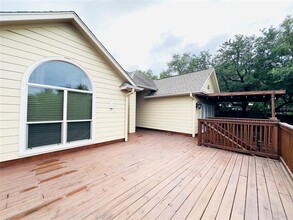 9700 Timber Ridge Pass in Austin, TX - Foto de edificio - Building Photo